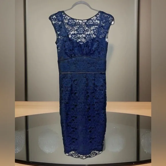 Maggy London Navy Blue Black Lace Floral 4 Scoop Back Cocktail Sheath - Picture 2 of 12